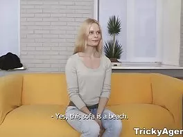 Tuhma babes oli seksiä satunnaisia ​​kaverit aikuisviihde videot