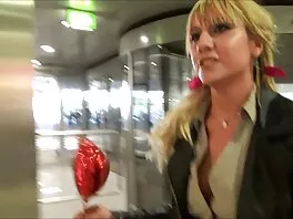 Makea vauva masturbointi videoita sai hänen ajeltu pillua sormella