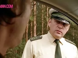 Milf, jolla vainporno on massiiviset tissit, jotka liukuvat lihapylvääseen