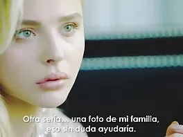 Ruskettunut tyttö huutaa xxxlpornoa ilosta