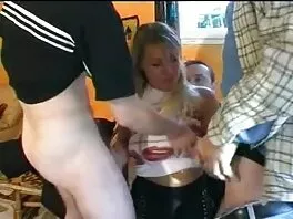 Tyler hakkaa sisarensa lesdo porno parasta ystävää sohvalle