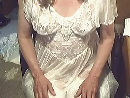 Brittney pehmo porno White puhaltaa valkoista nokkaa ja luutetaan altaalta