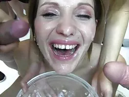 Vicki tekee tuhmia asioita vitun aikana porno kimppa