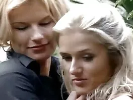 Sindy Lange huomasi pullistuman Nachon housuissa soolo porno