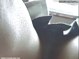 Kuuma milf hiekkainen runkkaus porno tekee hänen reiän märkä